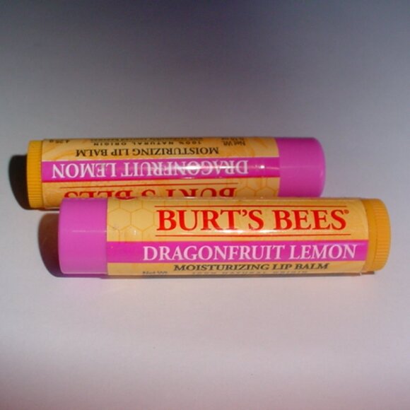 BURTS BEES Sealed Moisturizing Lip Balm DRAGONFRUIT LEMON X2 - Picture 1 of 1